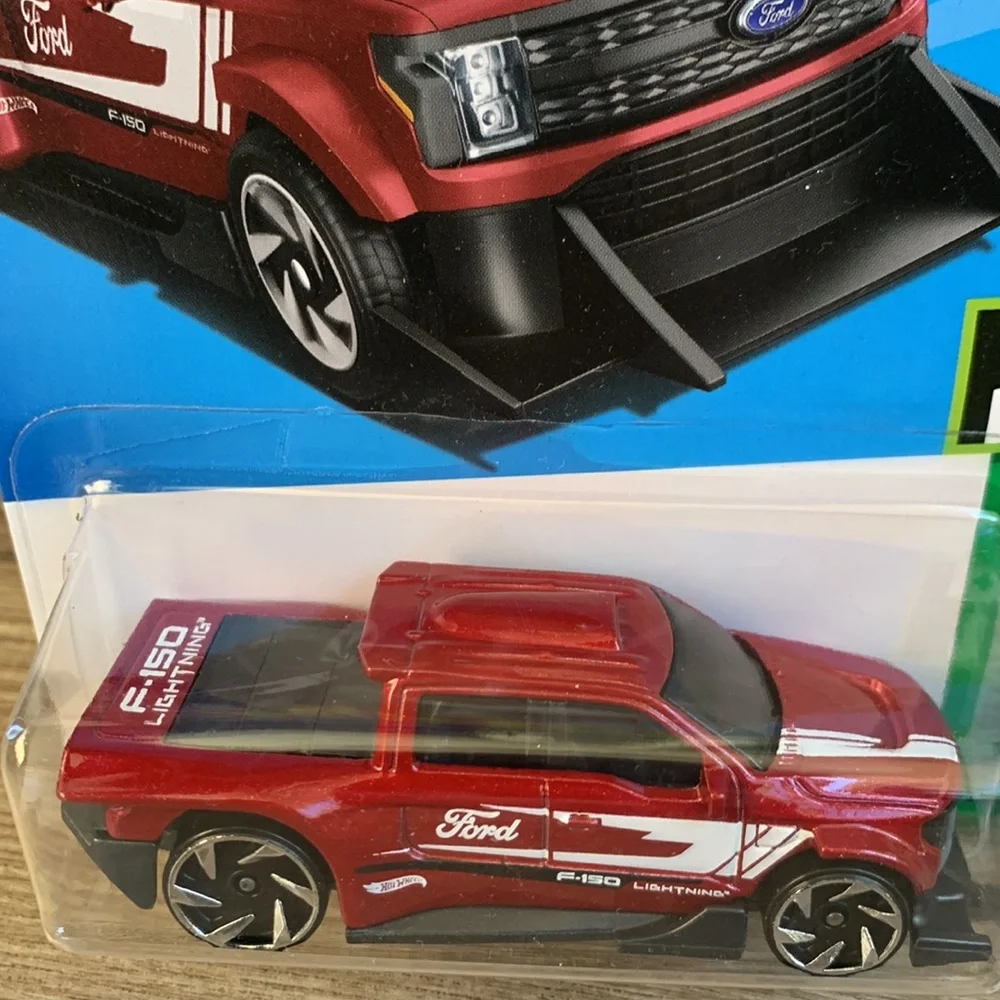 Hot Wheels Ford F150 Lightning Custom Truck Electric Vehicle EV Hotwheels New